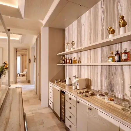 Bijal Bed & Breakfast Side